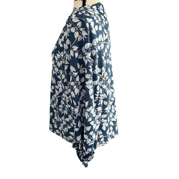 Banana Republic V-Neck Blouse Blue & White Leaves Semi Sheer 3/4 Sleeves EUC - Picture 3 of 8